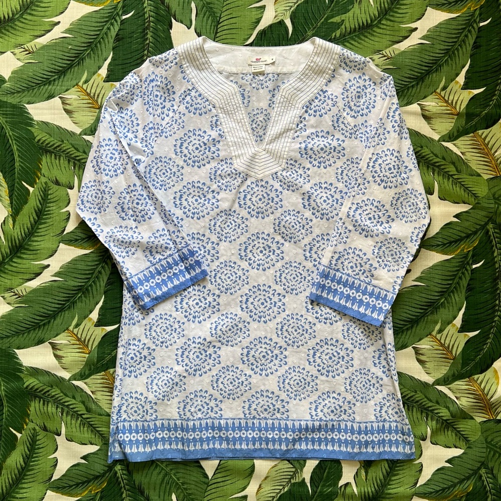 Vineyard Vines• Split Neck Blue and White Tunic • Size Medium